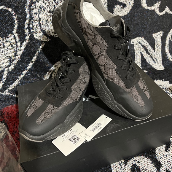 Shoes - Picture 1 of 3